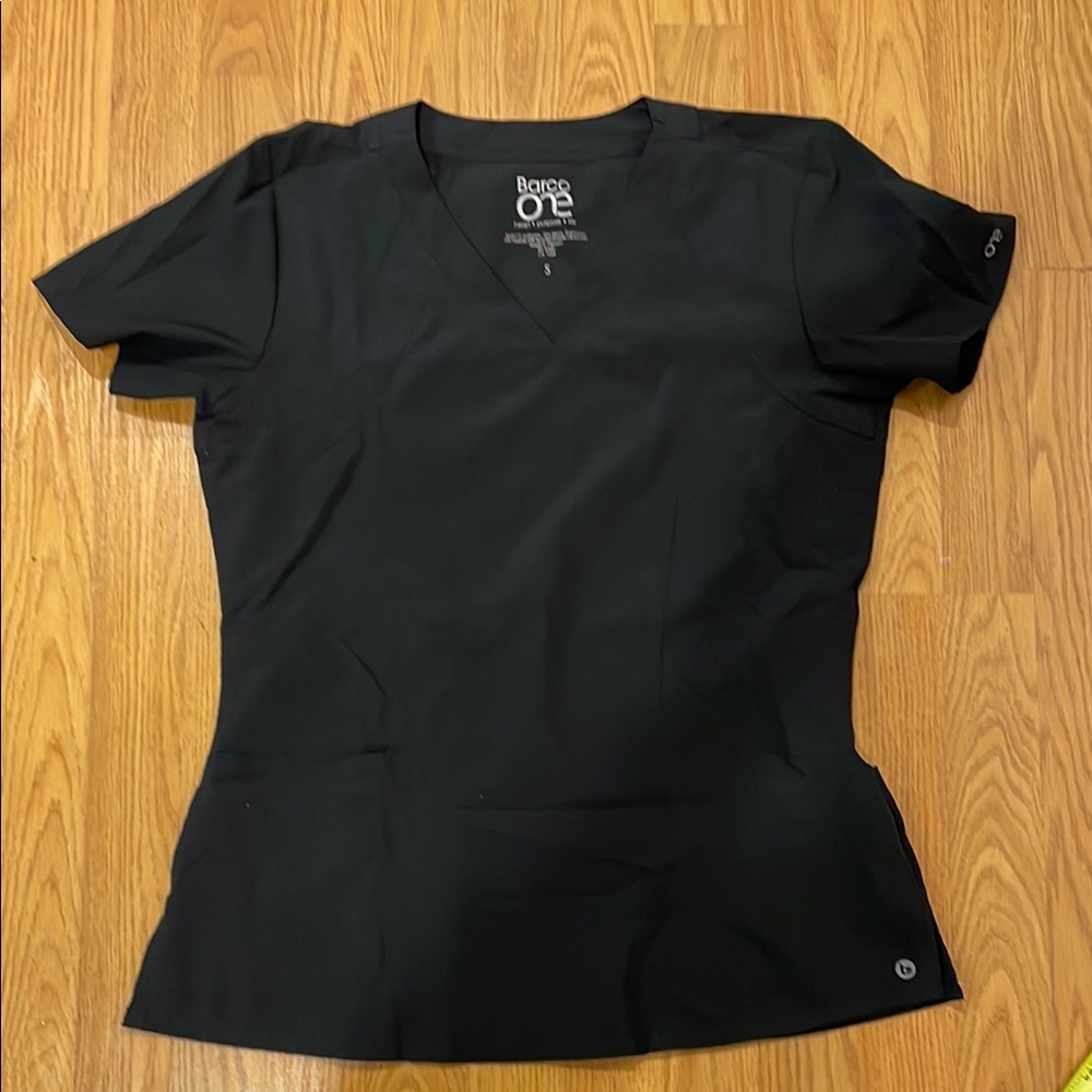 Black Barco one scrub top size small